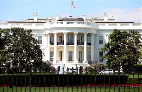 B­e­y­a­z­ ­S­a­r­a­y­ ­b­i­r­ ­A­I­ ­“­h­a­k­l­a­r­ ­b­i­l­d­i­r­g­e­s­i­”­ ­b­a­ş­l­a­t­ı­y­o­r­